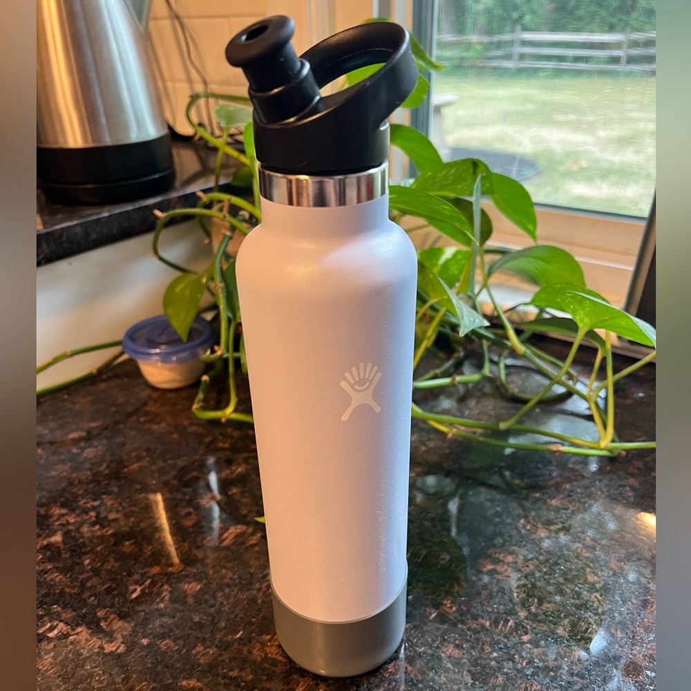 24 oz slim hydroflask in fog
